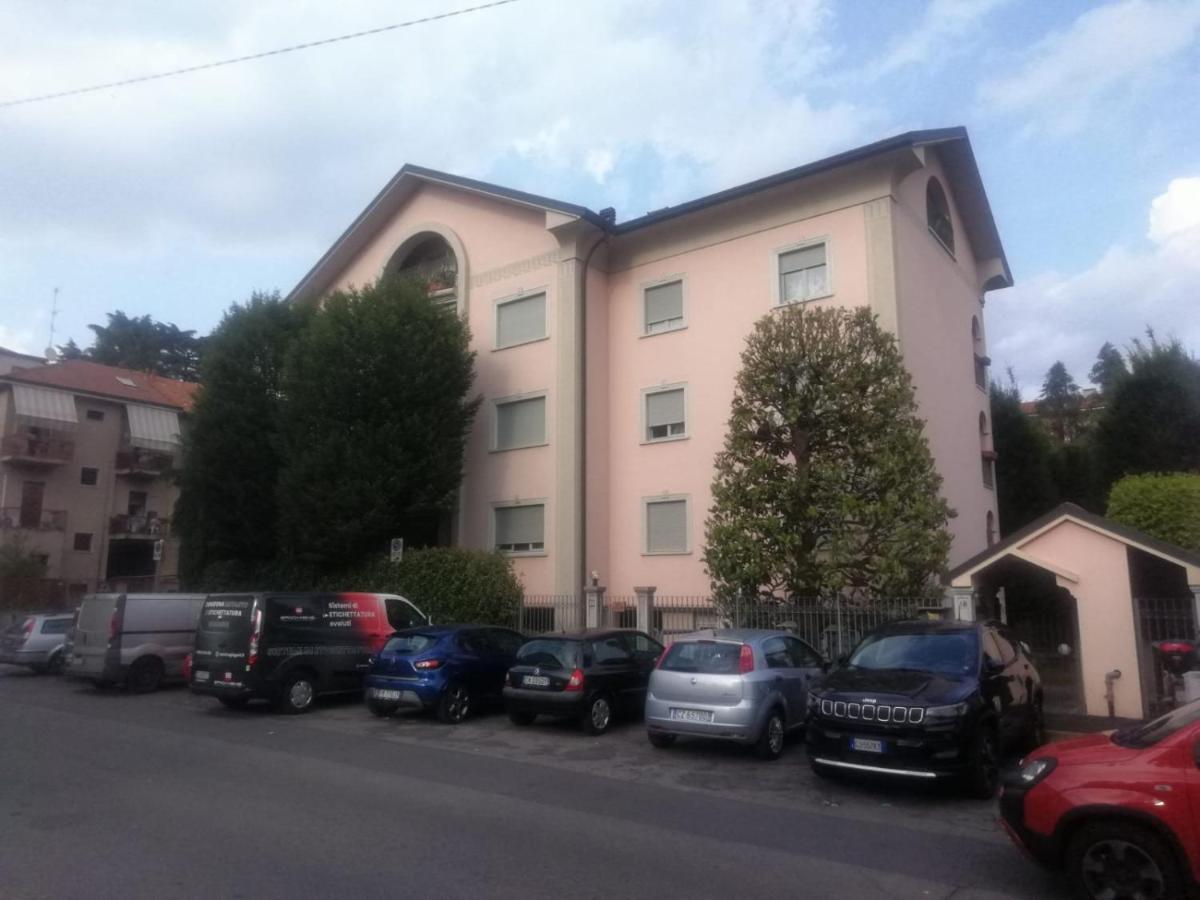 Casa Vacanze La Mela Monza Exteriér fotografie